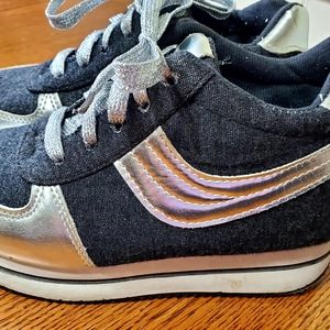 Girl shoes size 2 Black/White